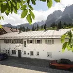 Semesterbostad Enzian